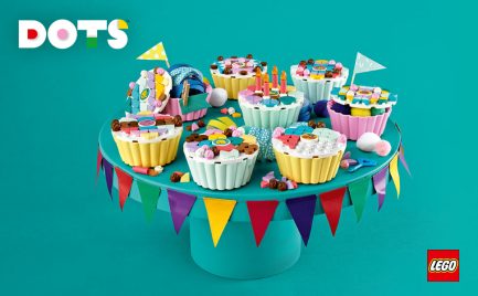 LEGO® Dots: Creative Party Kit with Cupcakes (41926) - Image 8