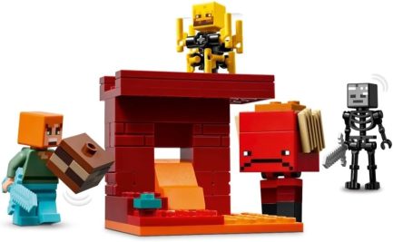 LEGO® Minecraft®: The Nether Lava Battle (21266) - Image 3