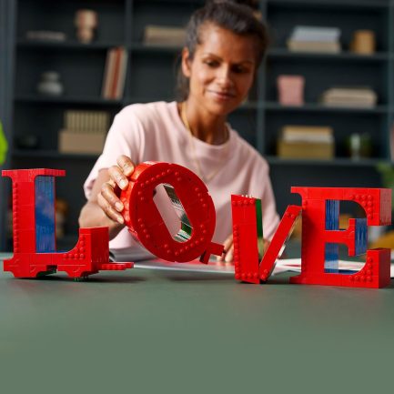 LEGO® Art: LOVE (31214) - Image 5