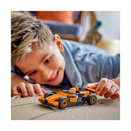 LEGO® City: F1® Driver with McLaren Race Car (60442) - Image 5