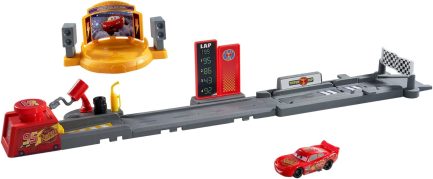 Mattel Disney: Cars Lightning McQueen - Piston Cup Launching Playset (JDJ02) - Image 2